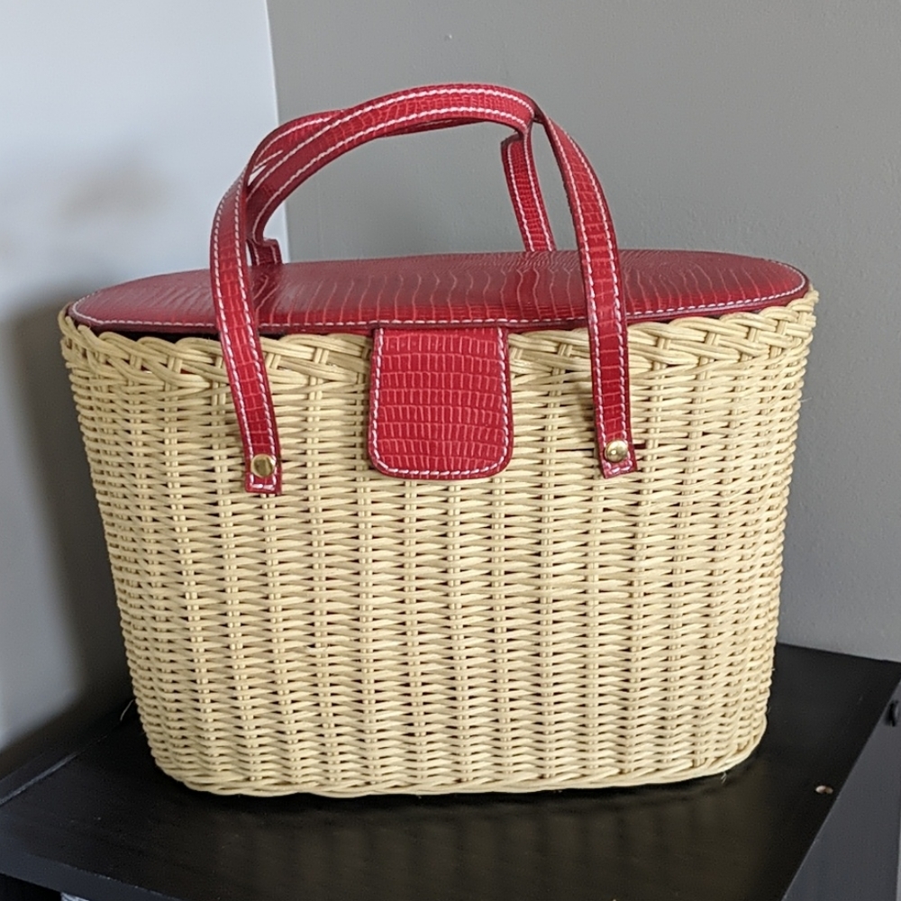 Straw woven handbag
